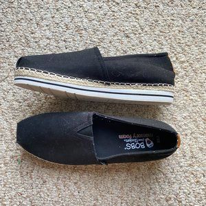 Bob's Sketchers Memory Foam Wide Size 9.5